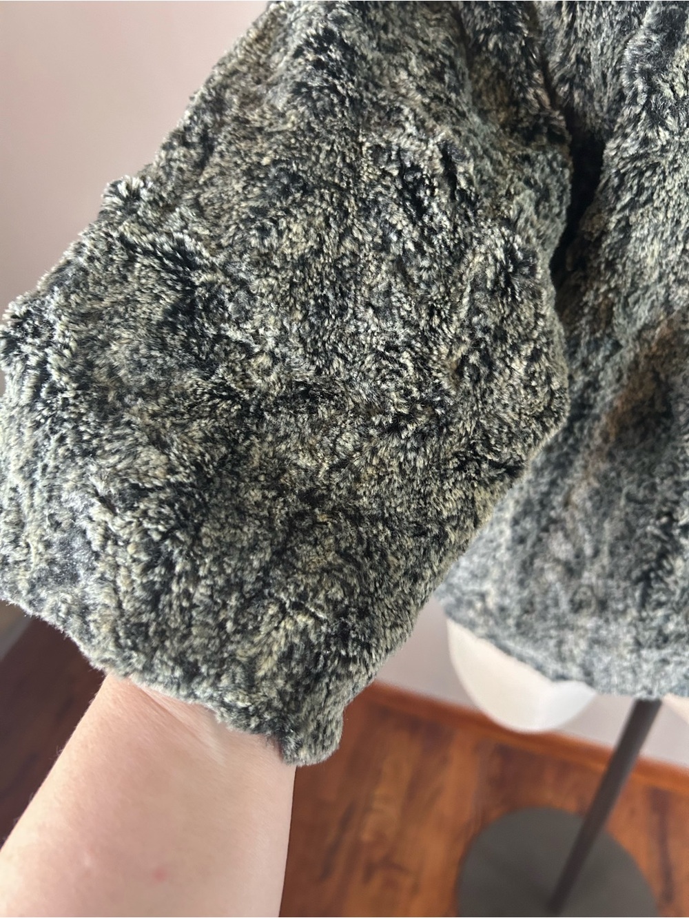 CAbi Gray Plush Faux Fur Shrug Jacket xl - Picture 4 of 7
